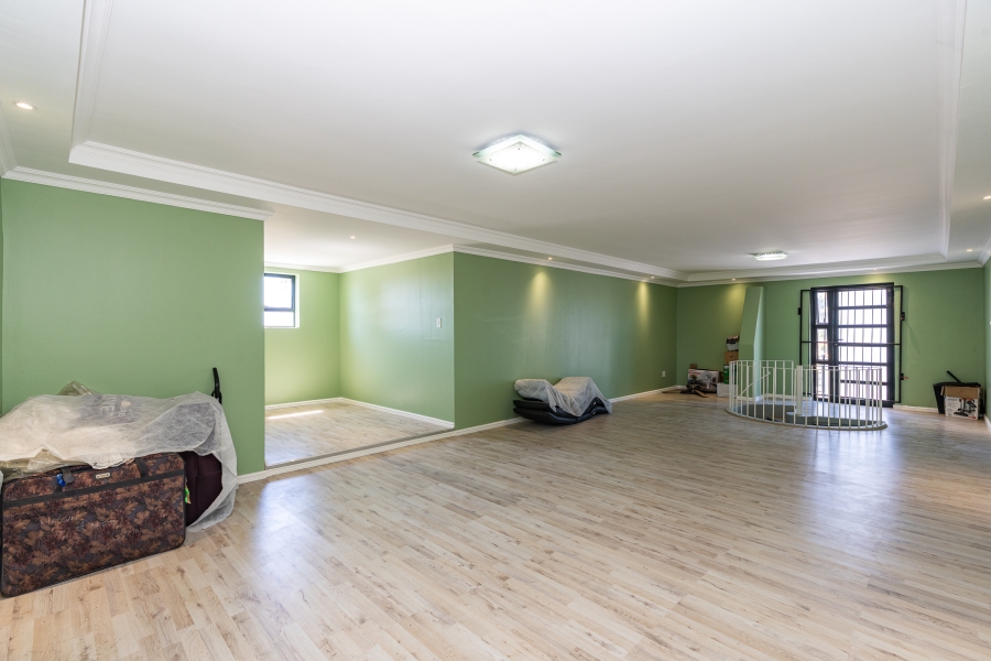 5 Bedroom Property for Sale in Weltevreden Valley Western Cape